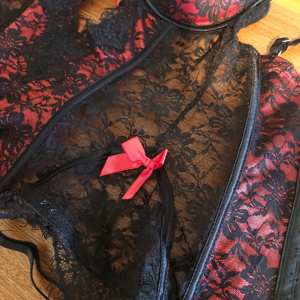 HOT TOPIC Black and Red Lace Bra with Underwire Support 34B - Picture 9 of 12